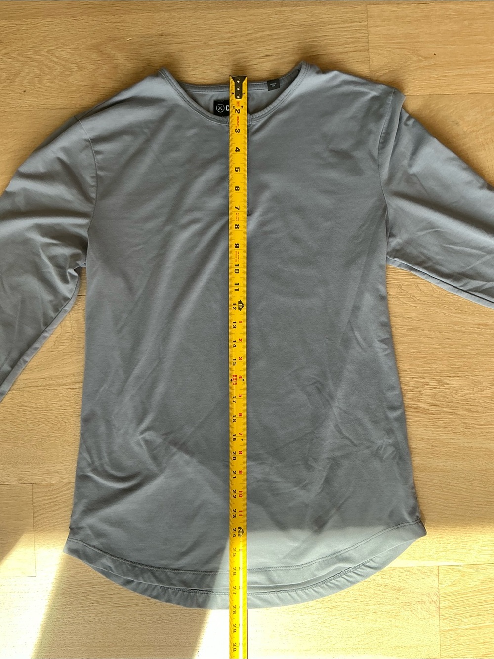 CUTS 2 Shirt Bundle Grey & Black Curve-Hem Long Sleeve Henley Men’s Size Medium - Picture 10 of 15